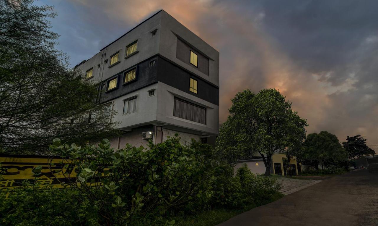 Hotel Signature Planet Indore Esterno foto