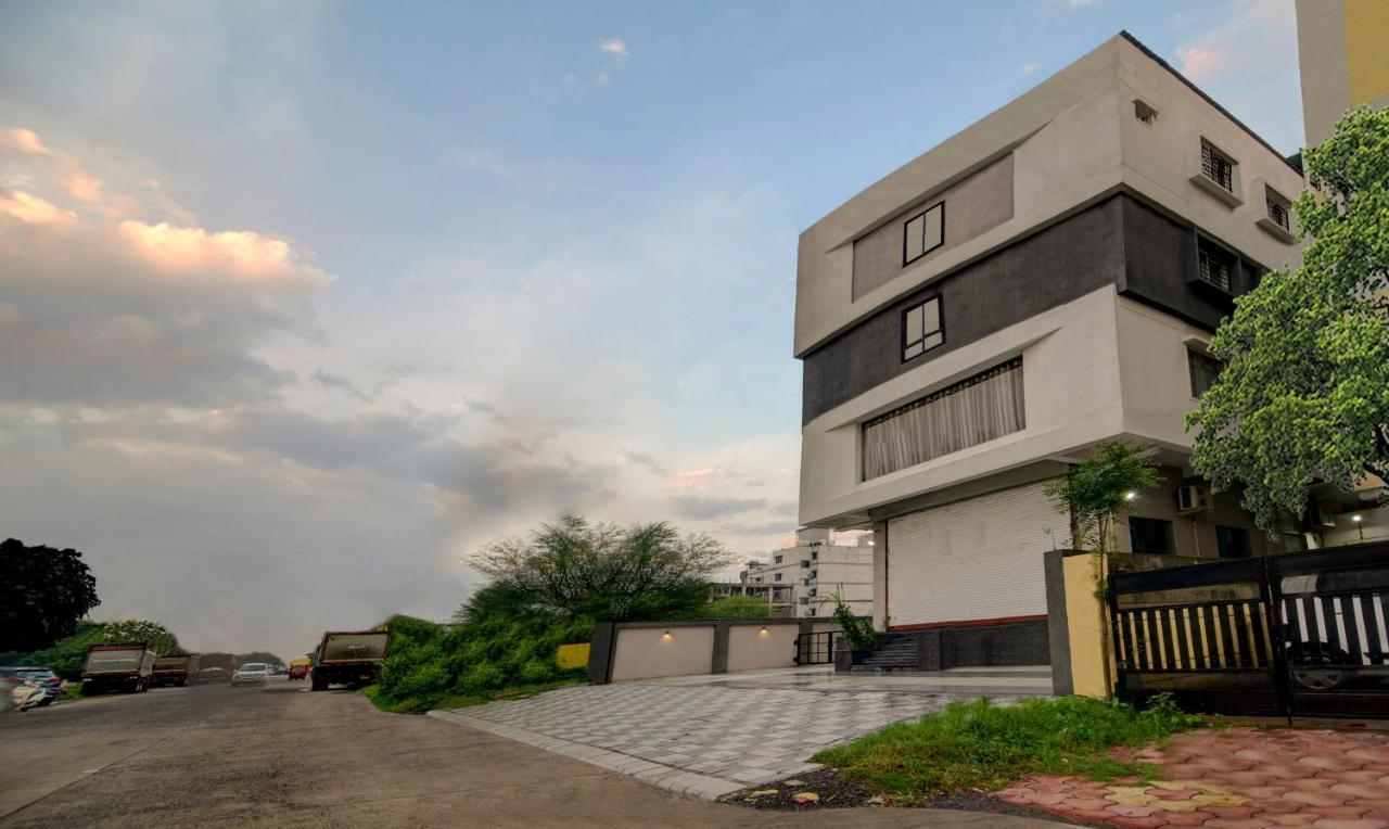 Hotel Signature Planet Indore Esterno foto