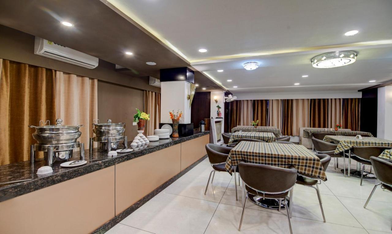 Hotel Signature Planet Indore Esterno foto