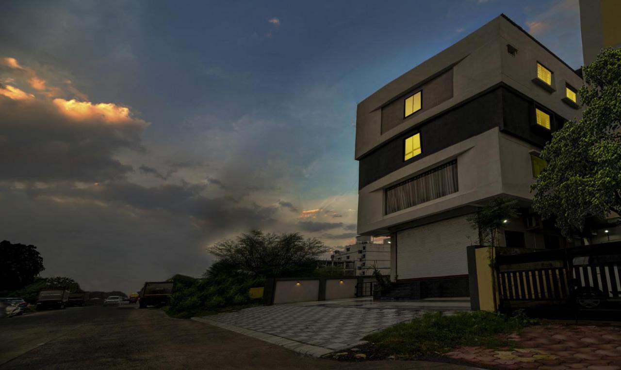 Hotel Signature Planet Indore Esterno foto