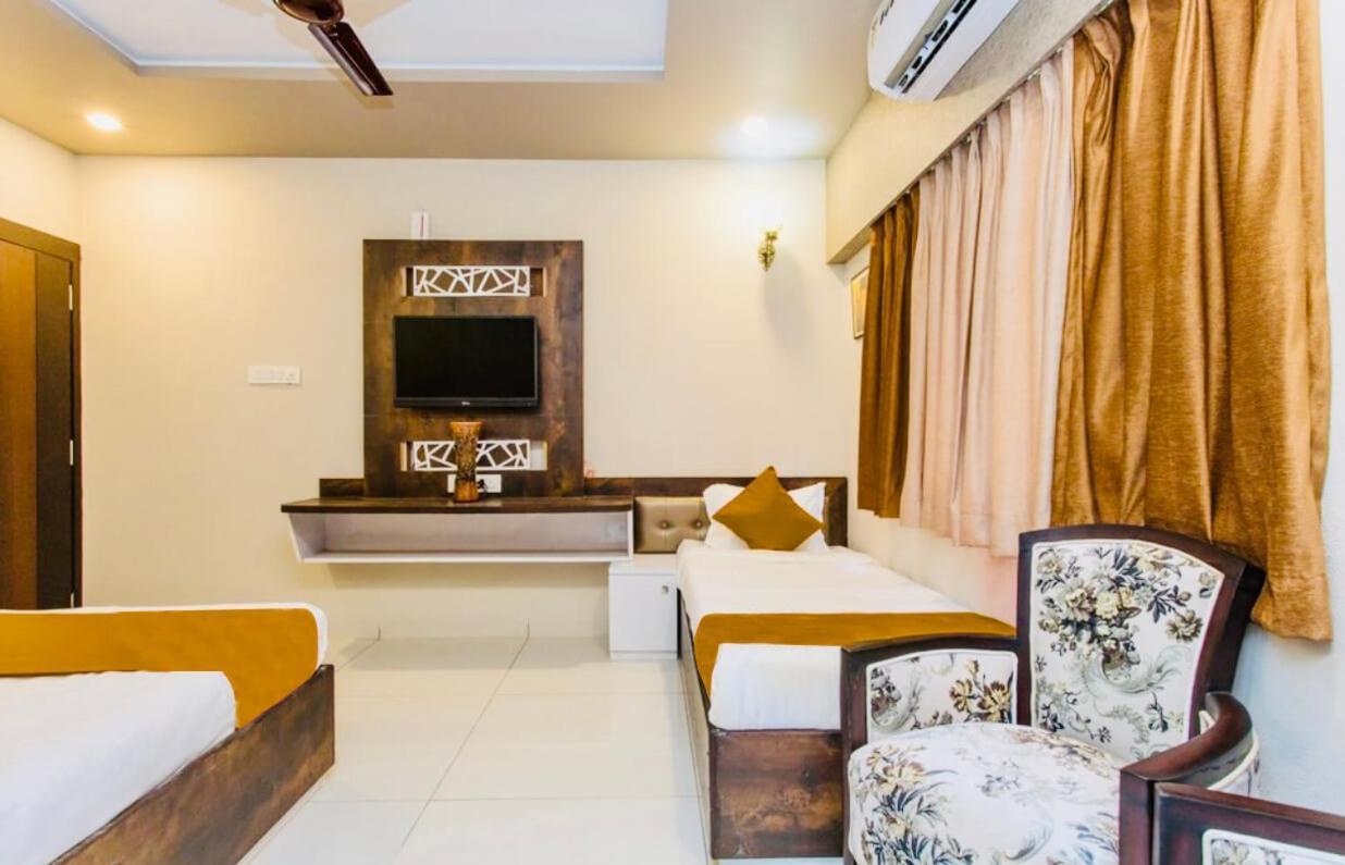 Hotel Signature Planet Indore Esterno foto