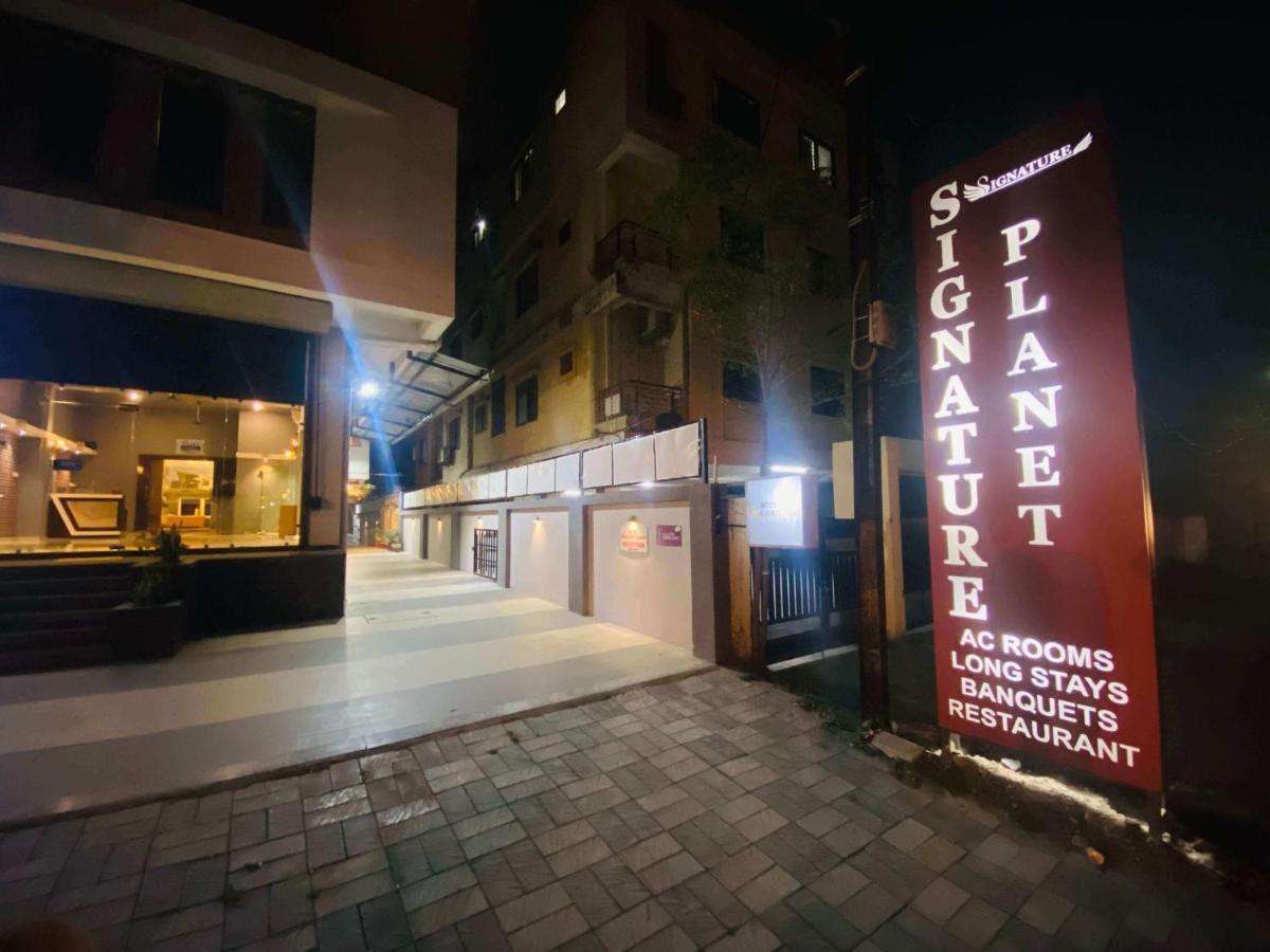 Hotel Signature Planet Indore Esterno foto