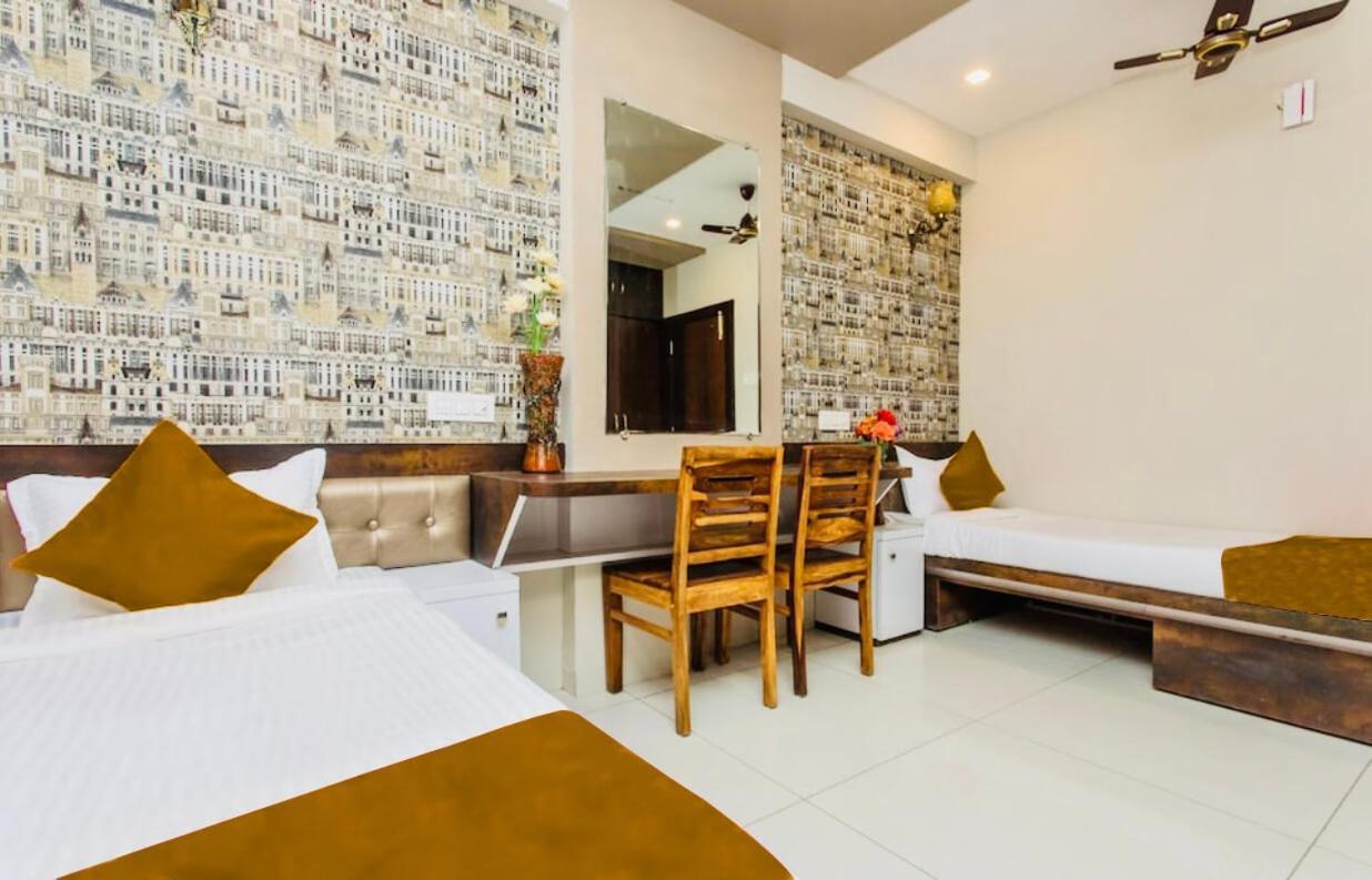 Hotel Signature Planet Indore Esterno foto