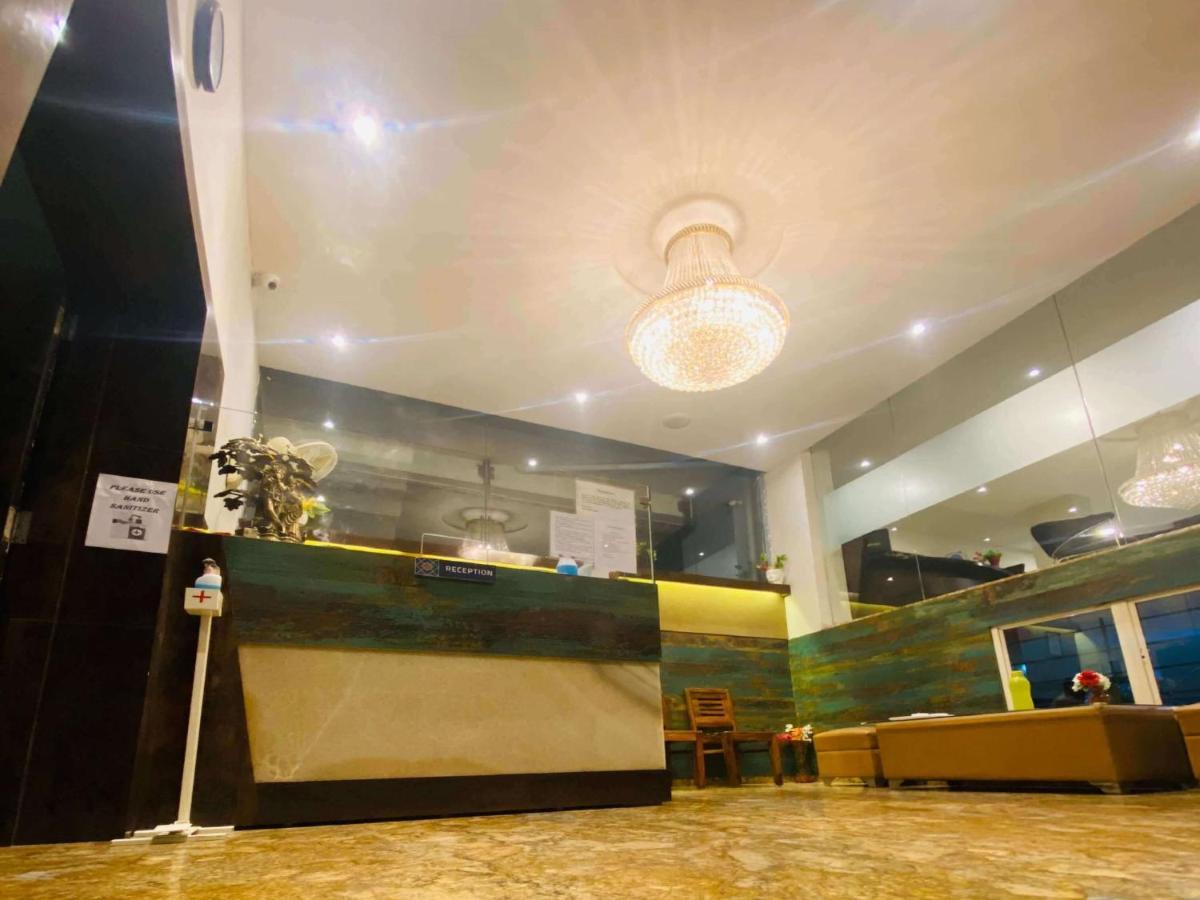 Hotel Signature Planet Indore Esterno foto
