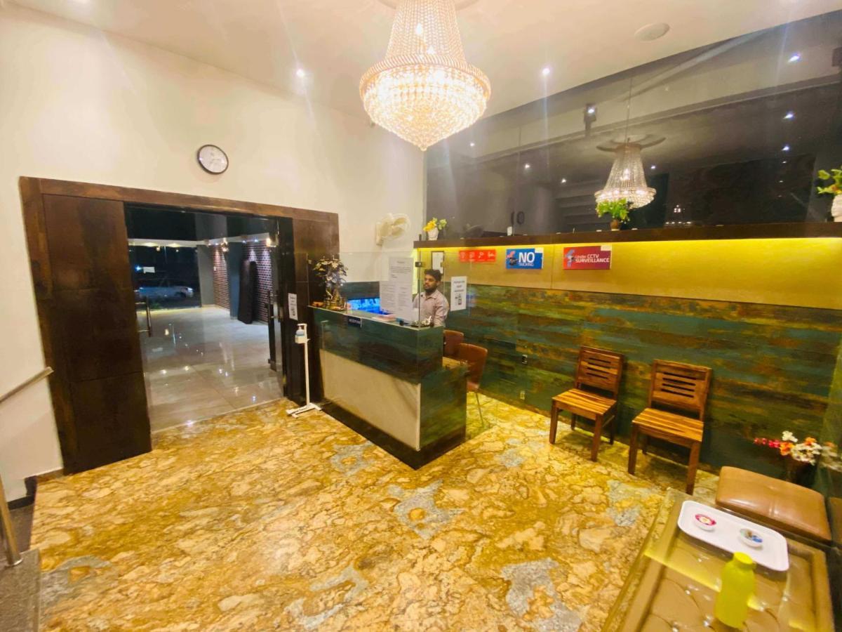 Hotel Signature Planet Indore Esterno foto