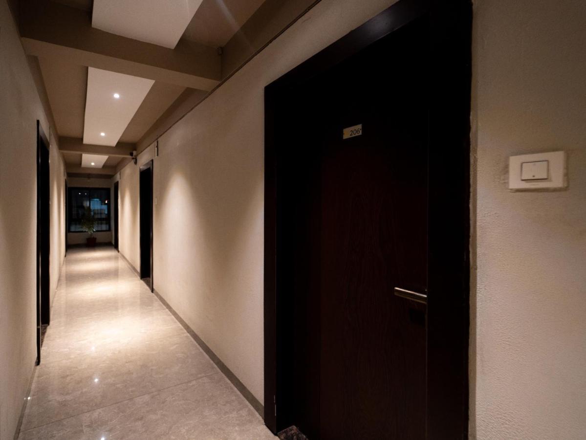 Hotel Signature Planet Indore Esterno foto
