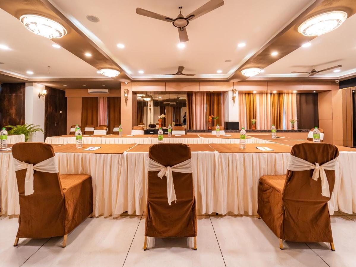 Hotel Signature Planet Indore Esterno foto
