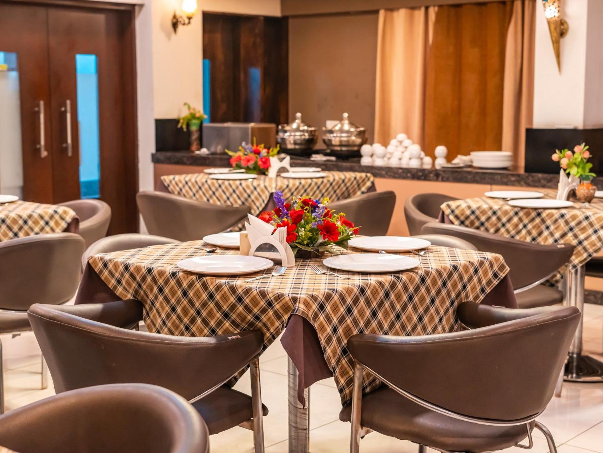 Hotel Signature Planet Indore Esterno foto